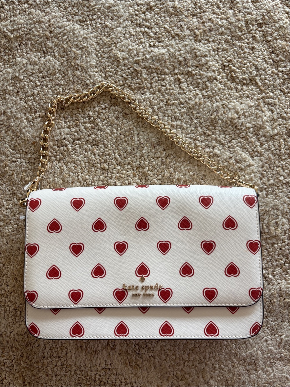 NWOT Kate Spade White Shoulder Bag with Red Heart Print and Gold Chain